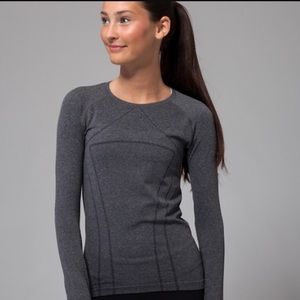 Grey Ivivva top . (Fly tech long sleeve-Girls)